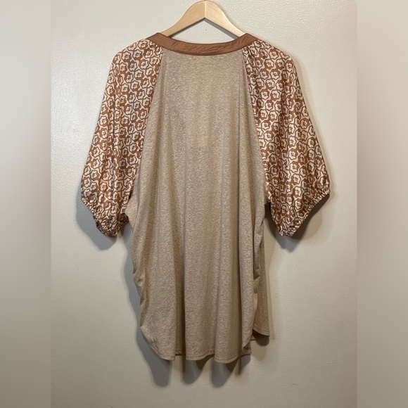 Belle du jour beige top (NWT) - Picture 2 of 6